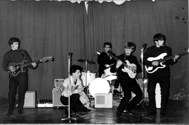 The Hellstones , Gren Mayes , Tom Bailey  drums  Richard Braby bass  Ray Baldock  lead guitar  Ron   rhythm guitar ..jpg